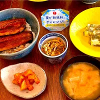 晩ごはん♯鰻丼♯とろろ昆布巻き豆腐♯自家製カクテキ♯レンズ豆のマリネ|小松菜さん