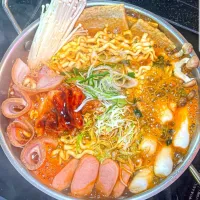 Flavorful Korean Hotpot Noodles aka Budae Jjigae 🍜🤤