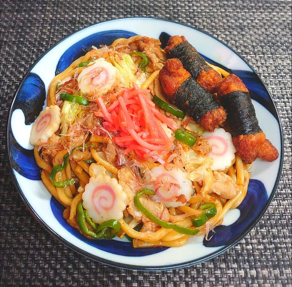 野菜たっぷり焼きうどんでムスコの置きランチ|からあげビールさん