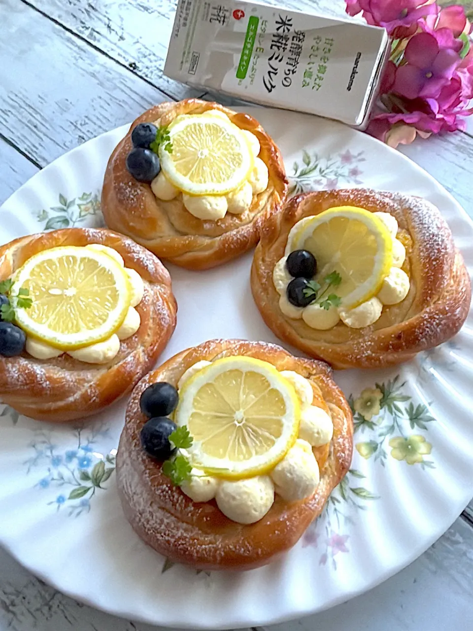 とんちんさんの料理 レモンカスタードクリームパン🍋|とんちんさん