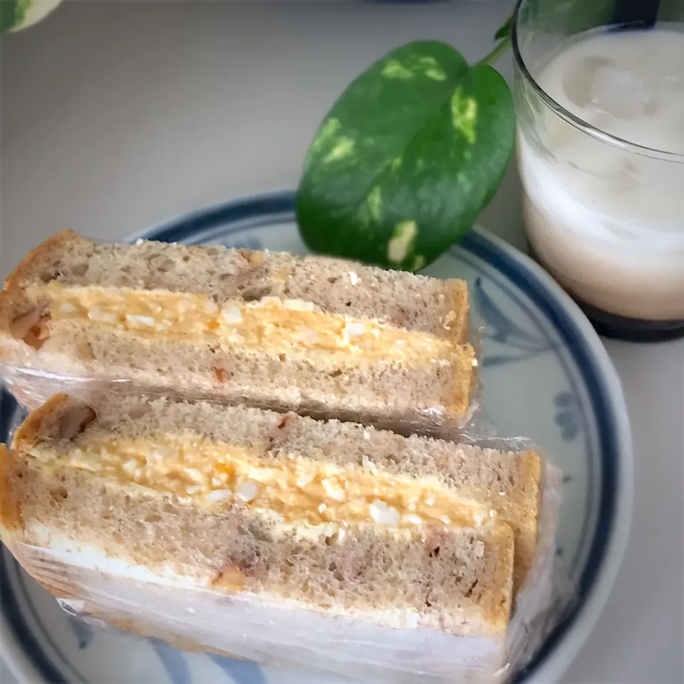 うたかた。さんの料理 銀座みやざわ風たまごサンドとアイスほうじ茶牛乳|Abbeyさん