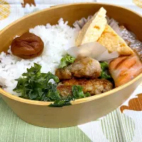 焼鳥、焼鮭、玉子焼🍱|なお🅿️さん