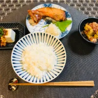 鮭カマ定食🐟|ユミさん
