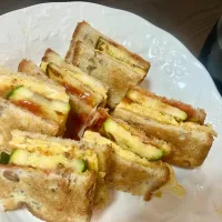 チーズエッグとズッキーニのライ麦パンサンド|tatsuponさん