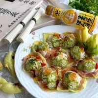 花オクラと生ハムの包み素麺🌼