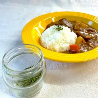 カレーご飯にパセリ🌿| かっちゃん杉さん