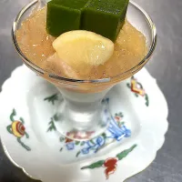 ミルクプリンと桃のコンポート(ピーチジュース)でコンポート、アクセントに抹茶羊羹|hotsusan30さん