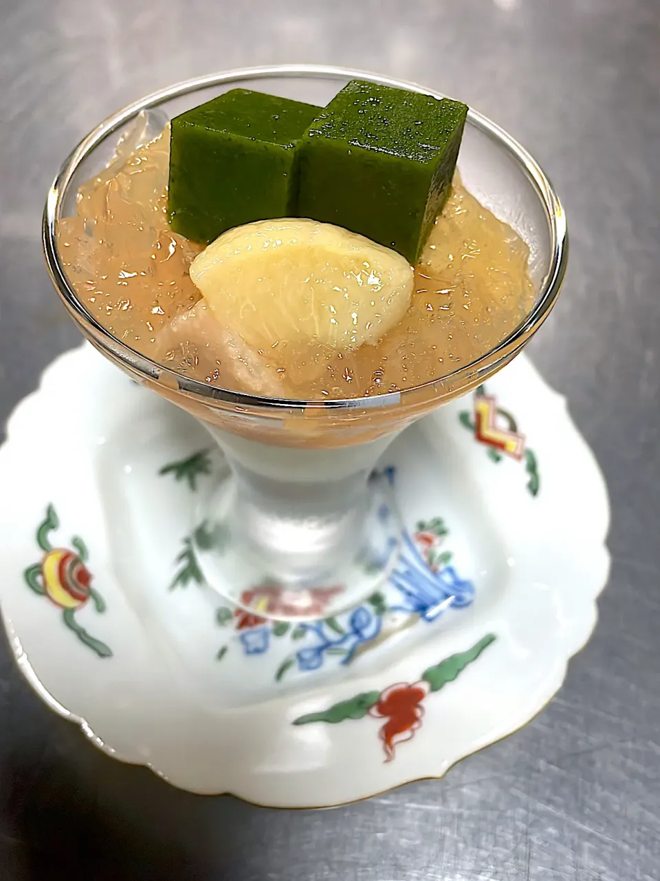 ミルクプリンと桃のコンポート(ピーチジュース)でコンポート、アクセントに抹茶羊羹|hotsusan30さん