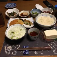 豆ご飯、コロッケ、じゃがいも&ピーマンの素揚げ,万願寺とうがらしの天ぷら、なす味噌炒め、味玉、冷奴、そうめん、煮豆、六条麦茶(夕飯)| enarinさん