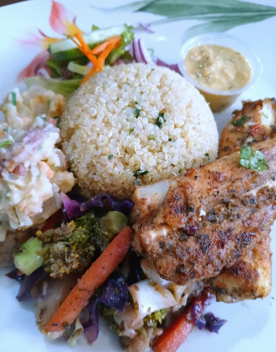 🌿 Wholesome Goodness!
From LÀ Delightables and Catering – here's a nutritious plate you'll  fall in love with:
✨ Herbed Mashed Red Potatoes & White Radish
✨ St|Anna Victorious Austinさん