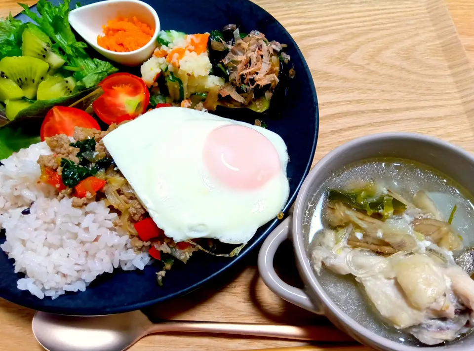 塩麹を使ったガパオライスと参鶏湯|さくらんぼさん