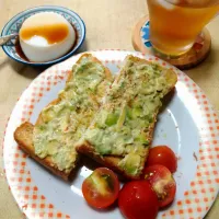 アボカドトースト|うたかた。さん