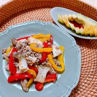 エリンギとパプリカと挽肉のオイスターソース炒め|みゅうれおさん