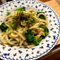 あさりとブロッコリーのうどん|茶茶茶さん