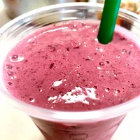 Fresh Blueberry Smoothie with Greek Yogurt|gonbenさん