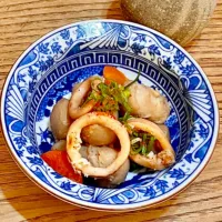 「イカと里芋の煮物」
ニラ玉、豚ナスの味噌汁
を 添えて 朝ごはん🍚|ばくあんしゃさん