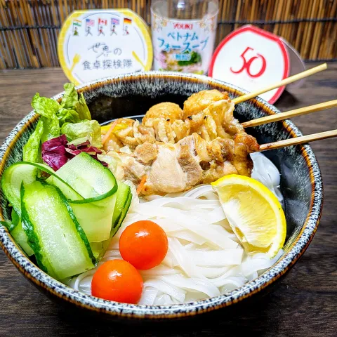 「フォースープ（顆粒）」を使ってみたSnapdishの料理・レシピ写真:🌏『世界の食卓探検隊』🇻🇳ベトナム料理
【🇻🇳フォー＆焼き鳥】