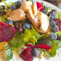 Blueberry Beet Chicken Salad with Pine Nuts| Laki Maikaʻiさん