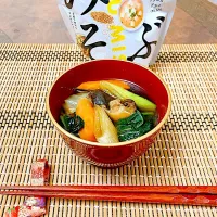 つぶみそで、具沢山味噌汁|ショコラさん