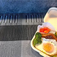 ロコモコ丼弁当🐰|sa-さん