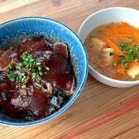 カツオの漬け丼 & 人参と厚揚げのお味噌汁|ぺろたんさん