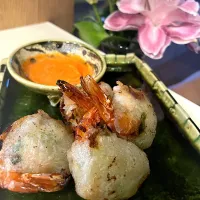 海老のライスペーパー揚げ　youki シラチャーとマヨネーズソース|izunさん
