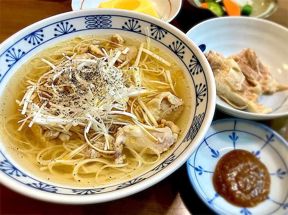 鶏煮麺  トッピングで余った鶏もも肉は自家製味噌タレで頂きました|リフルシャッフルさん