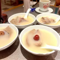 Chicken soup with pig’s tripe in casserole|skyblueさん