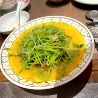 Pea sprouts with tea tree mushrooms in broth|skyblueさん