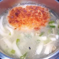 みぞれ仕立てのなめ茸入りとろみ付きコロッケうどん|darkbaronさん