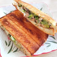 2025 0803　大豆のお肉の肉味噌でブロッコリーとクリームチーズのホットサンド|いもこ。さん