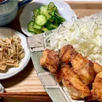 米粉からあげ と レンチンなめ茸 と きゅうりの胡麻和え