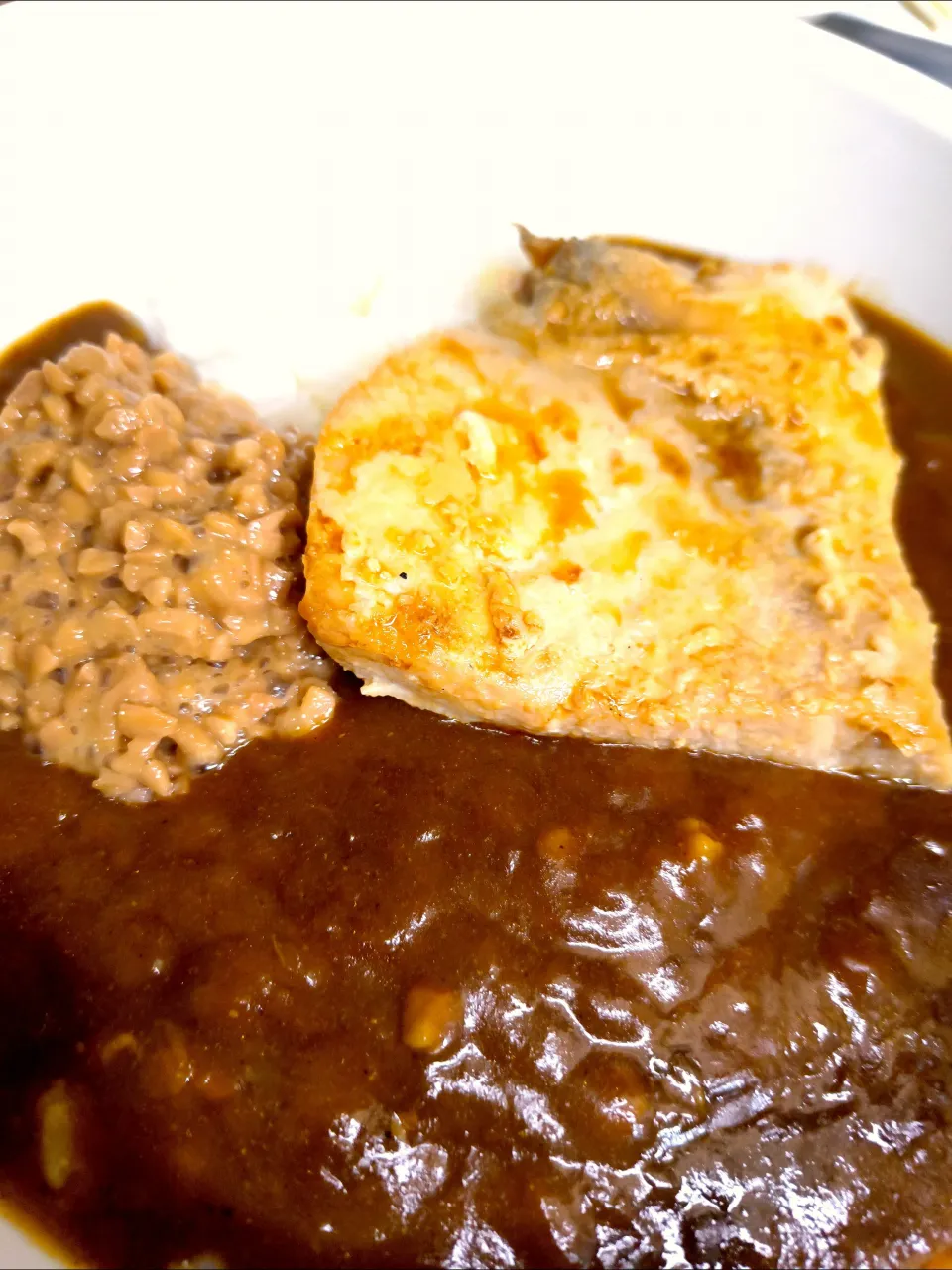 納豆とマグロの西京味噌焼き乗せカレーぢゃ|時雨さん