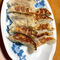 半額96円チルド餃子 焼きムラあり|🐈⸒⸒⸒⸒つるのダンス🐈🐾さん