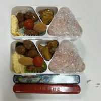 久々のパパ弁&ママ弁☆梅混ぜ込みご飯（中にも梅干し）☆大学芋☆ほうれん草とチーズのささみフライ☆キャベツメンチ☆卵焼き☆鯖☆ミートボール☆プチトマト| Saharaさん