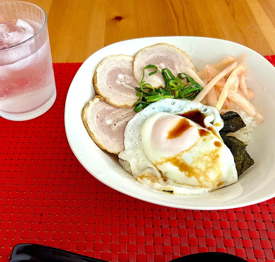 煮豚チャーシュー卵丼|バイパーJIJIさん