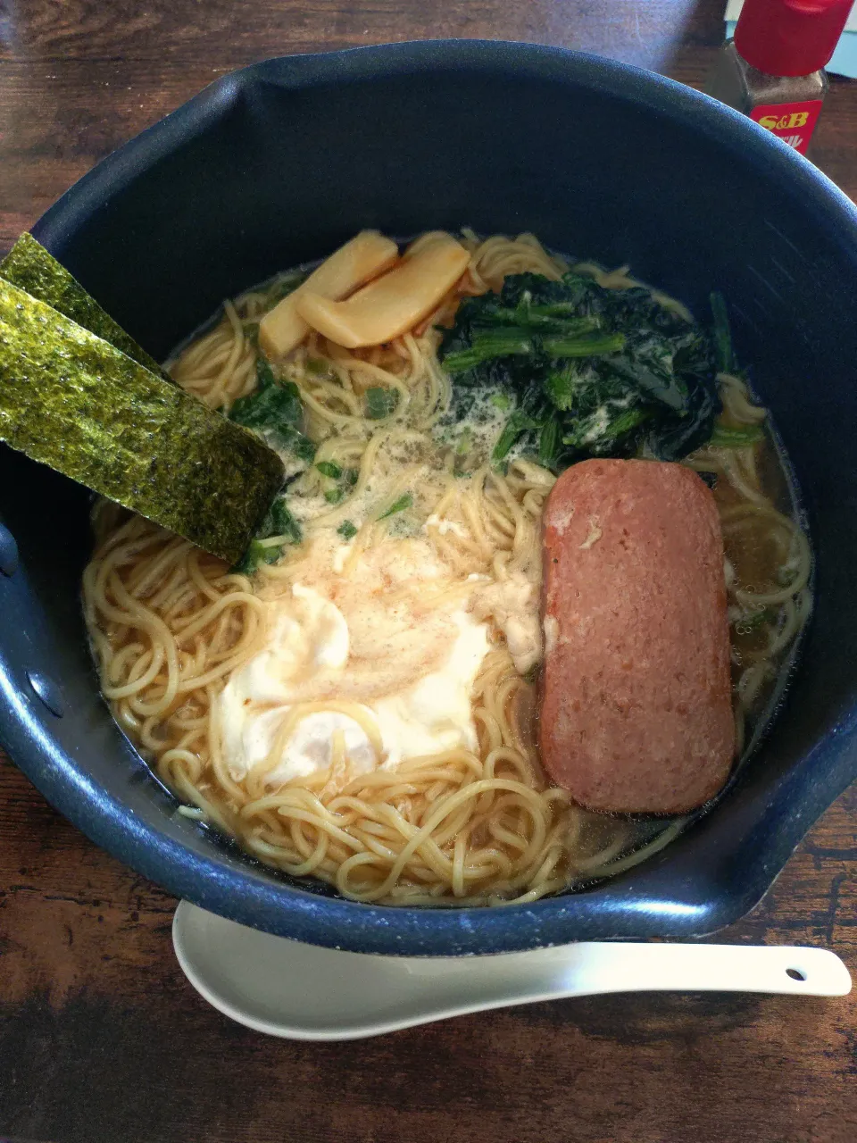 #マルチョンラーメン🍜|むーちよさんさん