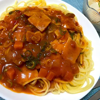Snapdishの人気料理写真:ベーコン&ネギのトマトパスタ