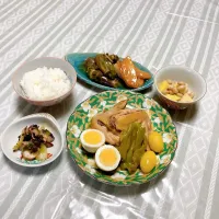 grandmaの晩ごはん☆ 今夜は鶏手羽先の煮つけ、茄子🍆も入れたらとけるほどに…
大豆とじゃがいもの甘煮､簡単しば漬けで頂きます|kaoriさん
