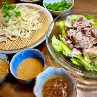冷豚しゃぶ(玉葱レモン汁、玉葱梅ポン酢、酢味噌マヨ)、稲庭うどんパクチー乗せ|リフルシャッフルさん