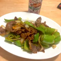 牛肉とピーマンのガーリックソース炒め|すずさん