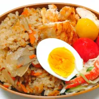 8/5のお弁当🍱
ごぼうと鶏肉の炊き込みごはん|卯月さん