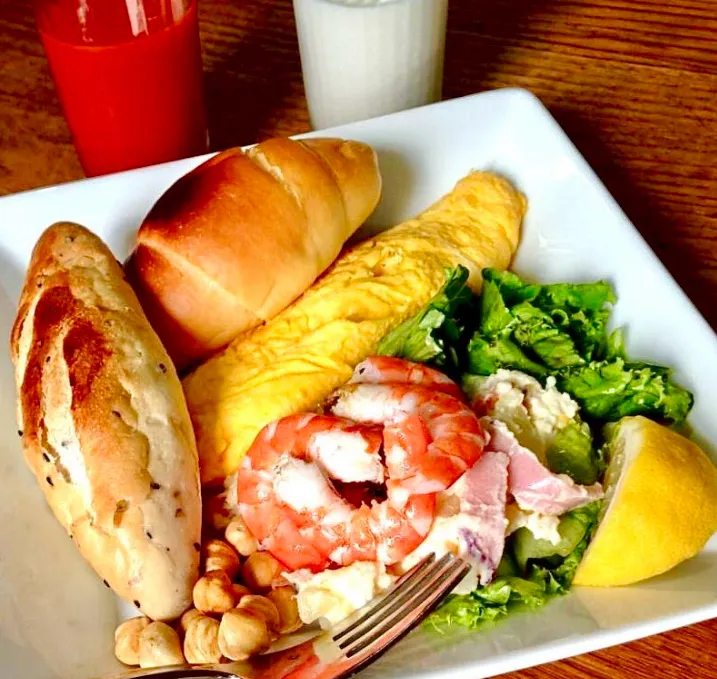 「 朝プレート 」
パンが コゲコゲなのはご愛嬌|ばくあんしゃさん