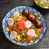 黒チャーハン＆崩し豆腐の中華かに玉スープでムスコの置きランチ|からあげビールさん