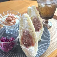 いちじくサンドの朝ごはん| mokoさん
