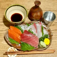 「お造りde昼飲み」
オニスラ冷奴、肉じゃが
キンキン剣菱を添えて昼飲み💦|ばくあんしゃさん