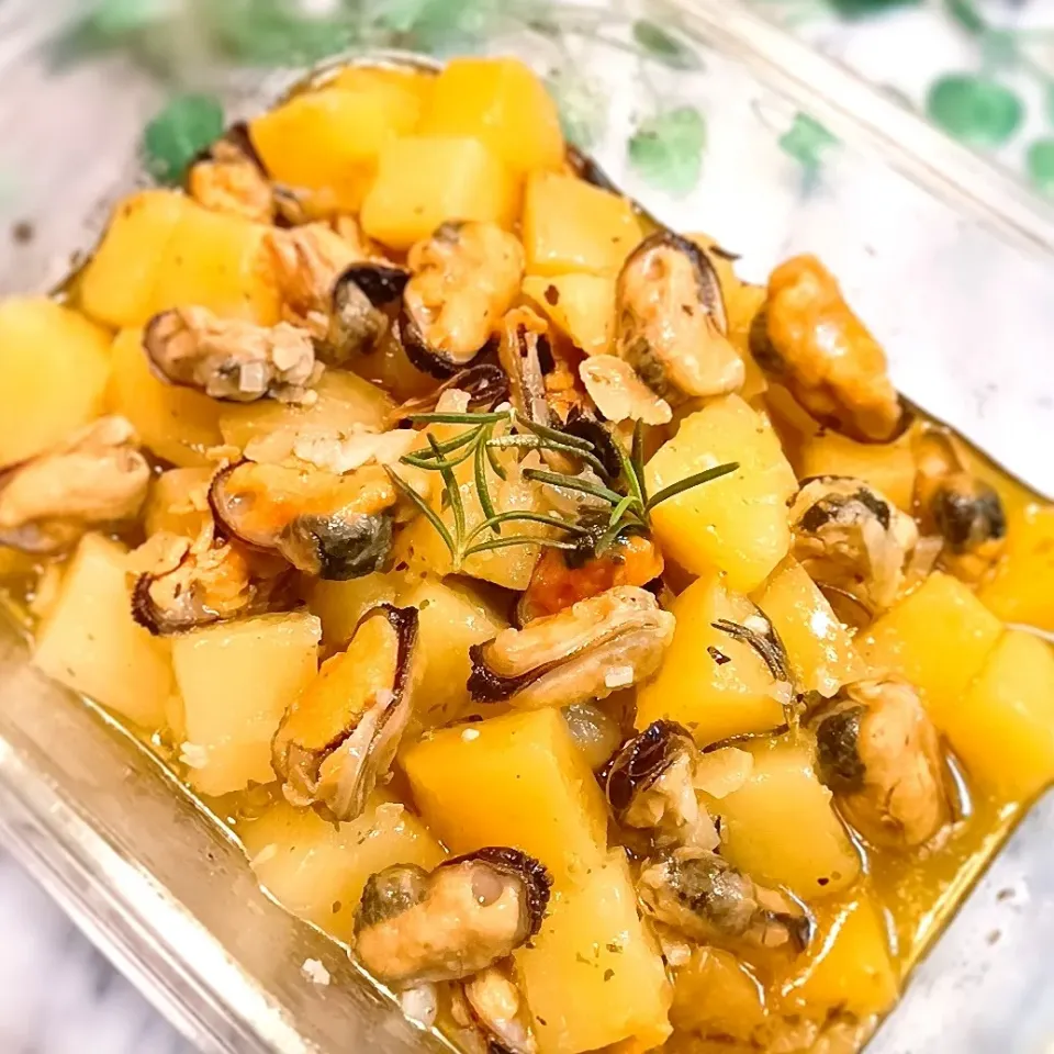 じゃがいもとムール貝のレンチンアヒージョ🇪🇸|❤︎YUKARI❤︎さん