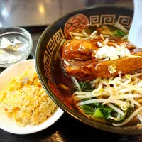 ランチ定食 週替B 豚角煮麺＋半チャーハン ¥880|Blue Moon Caféさん