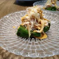 丸ごと焼きピーマンと蒸し鶏のごまだれ