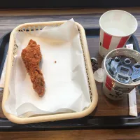 深煎りアイスコーヒー、レッドホットチキン(一休み、ケンタッキーフライドチキン)|enarinさん